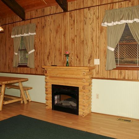 Carolina Landing Camping Resort Deluxe Cabin 4 Fair Play Екстер'єр фото
